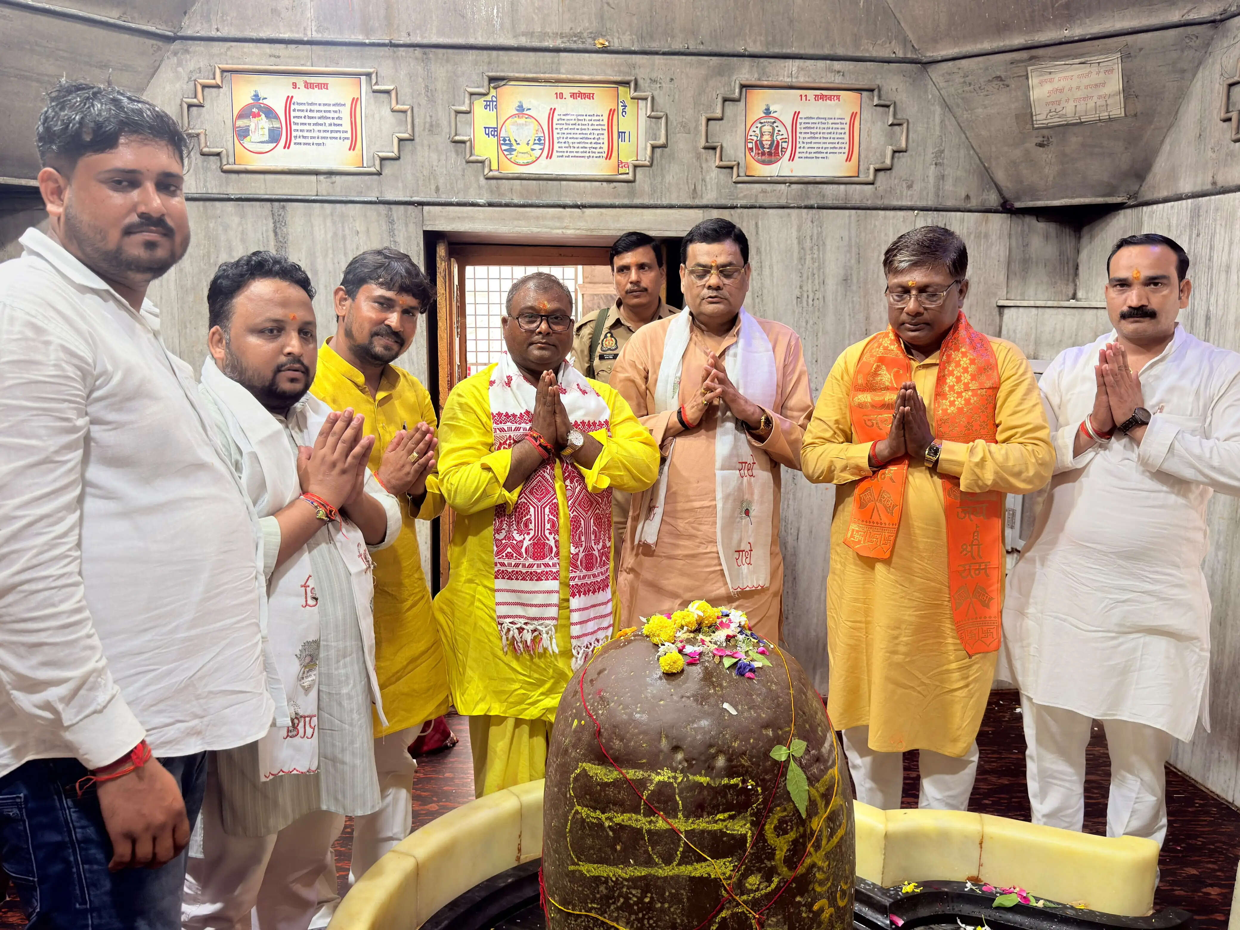 भाजपा कार्यकर्ताओं ने रक्तदान, हवन-पूजन और दीपक जलाकर मनाया प्रधानमंत्री माेदी का जन्मदिन