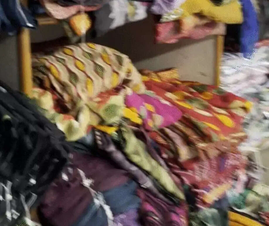 गुजरात के सूरत में जलभराव से कपड़ा उद्योग प्रभावित, व्यापारियों को करोड़ों का नुकसान