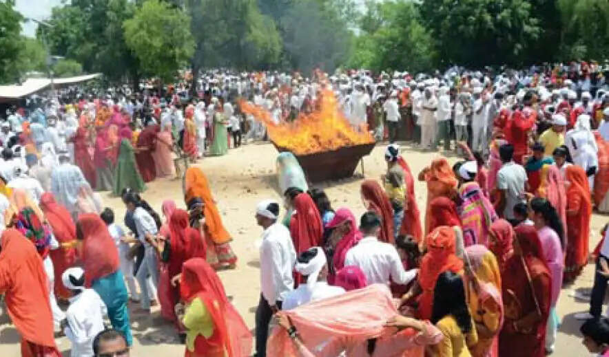 खेजड़ली के शहीदों को दी श्रद्धांजलि, रक्तदान व पौधारोपण किया