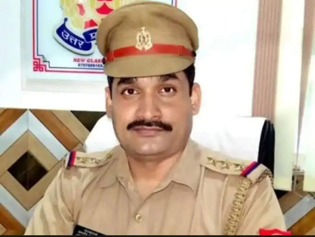 कानपुर देहात के सिकंदरा थाना प्रभारी लाइन हाजिर,16 पुलिसकर्मियों में फेरबदल