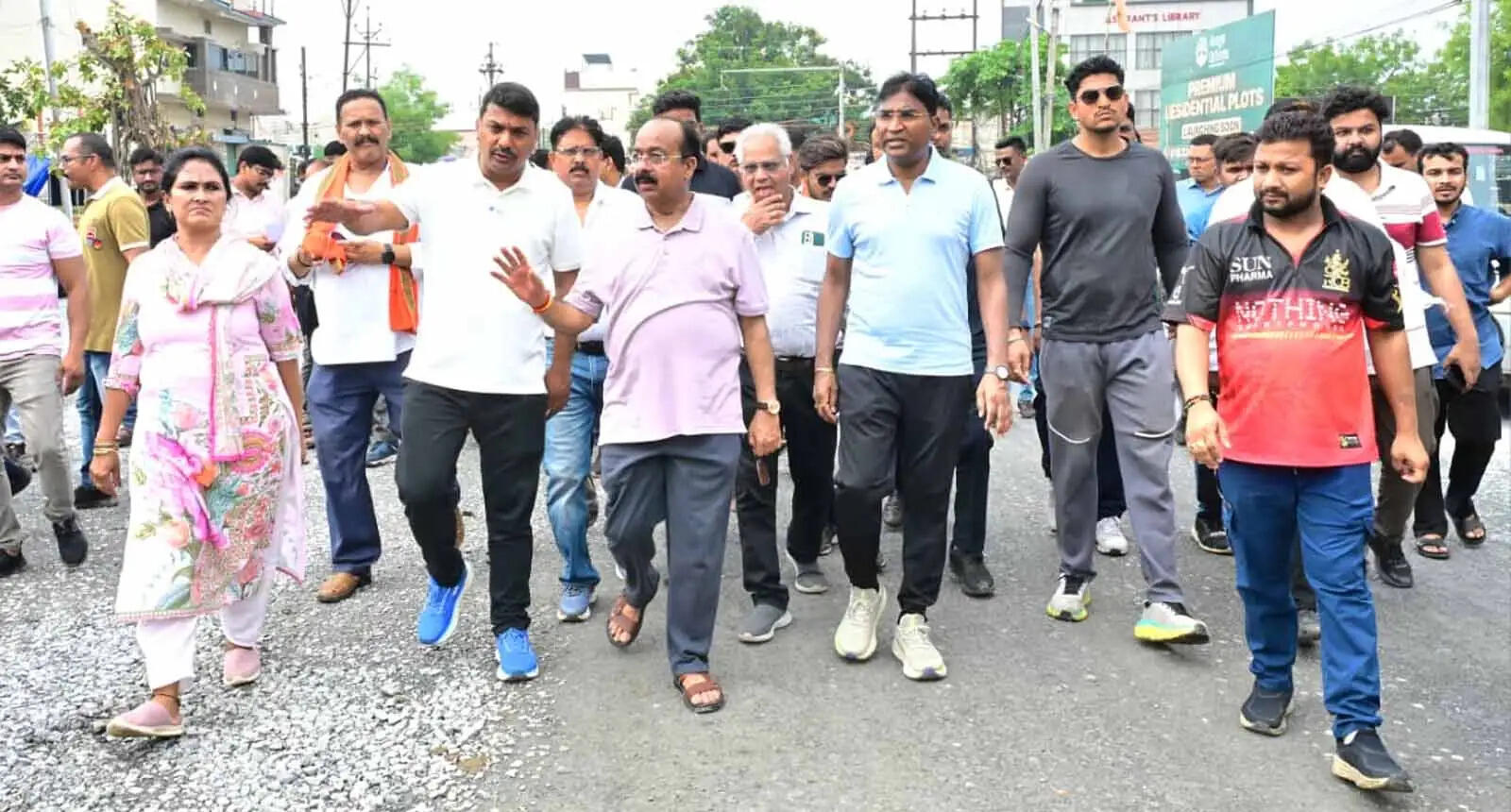 स्कूटी में उप मुख्यमंत्री&nbsp;अरुण साव, बरसात से पहले बिलासपुर शहर&nbsp;का लिया जायजा