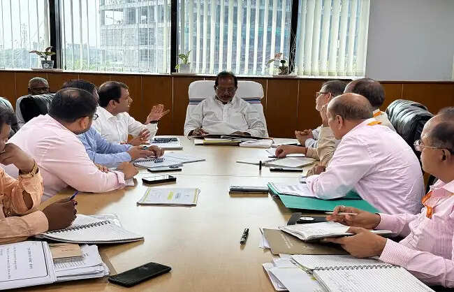 प्रतिबंधित कीटनाशकों के बिक्री पर हो रोक-थाम : विजय कुमार