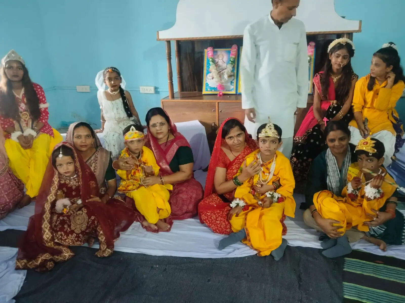 कृष्णमय हुए विद्या भारती के विद्यालय, नन्हे-मुन्हे बने कान्हा तो गूंजे भजन, कर्मयोग का दिया संदेश