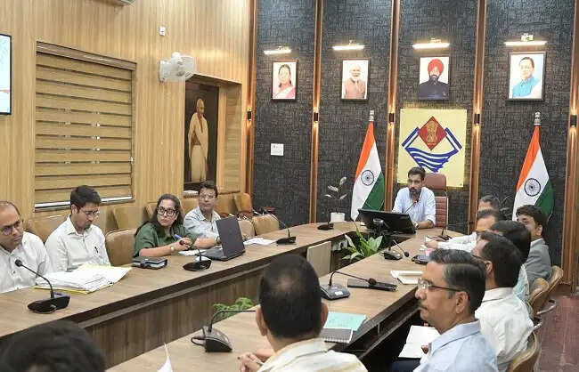 अर्द्धकुंभ-2027 की तैयारियां तेज,त्रिवेणी घाट से गंगा कॉरिडोर तक परियोजनाओं की समीक्षा