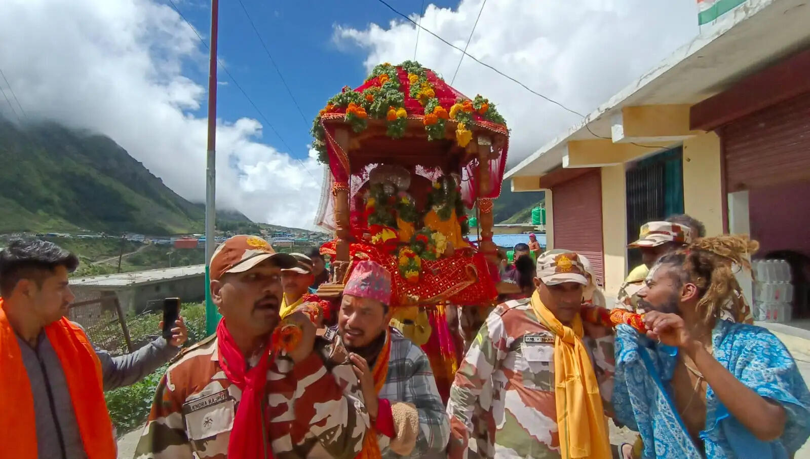 भगवान श्री नर-नारायण पहुंचे माता मूर्ति मंदिर, नर नारायण जयंती पर बद्रीनाथ धाम मे विशेष पूजा