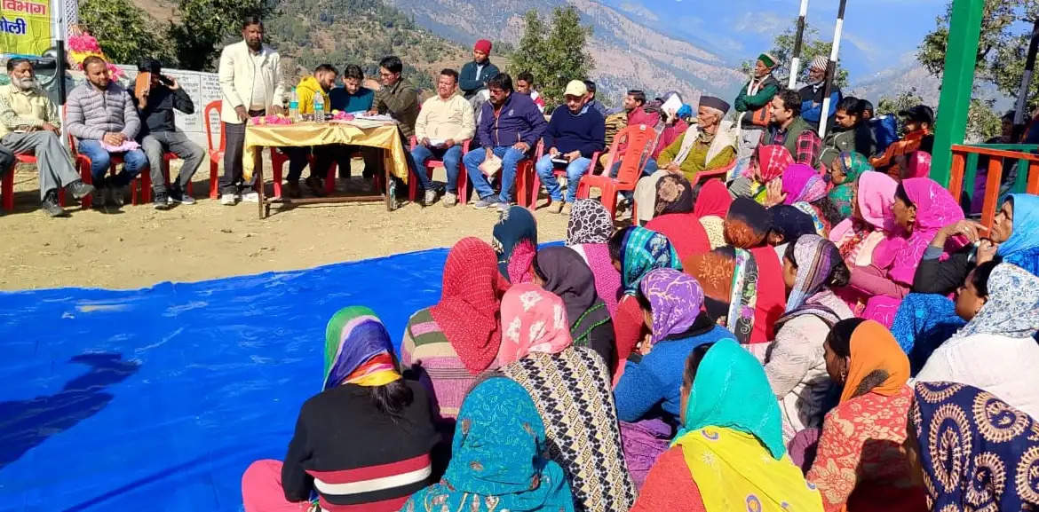 विकसित भारत संकल्प यात्रा के तहत ग्रामीणों को दी सरकारी कल्याणकारी योजनाओं की जानकारी