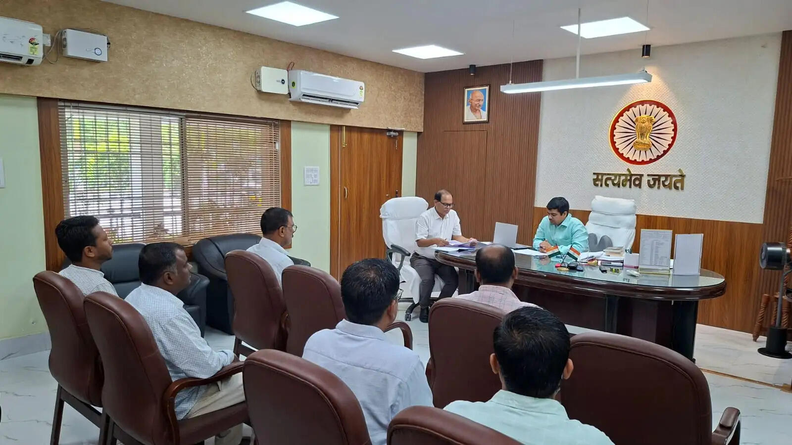 जिलाधिकारी ने की टीबी उन्मूलन कार्यक्रम एवं आयुष्मान भारत योजना की समीक्षा