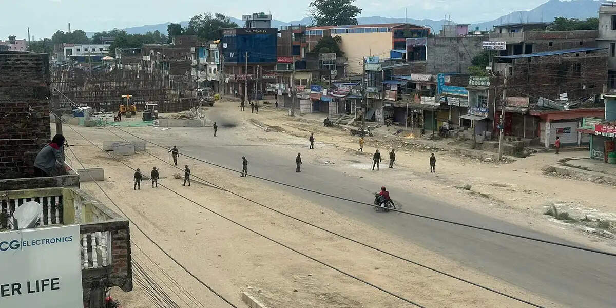 सुनसरी हिंसा की लपटें मधेश के चार जिलों तक पहुंचीं, सिरहा, धनुषा, पर्सा और सप्तरी में कर्फ्यू जारी