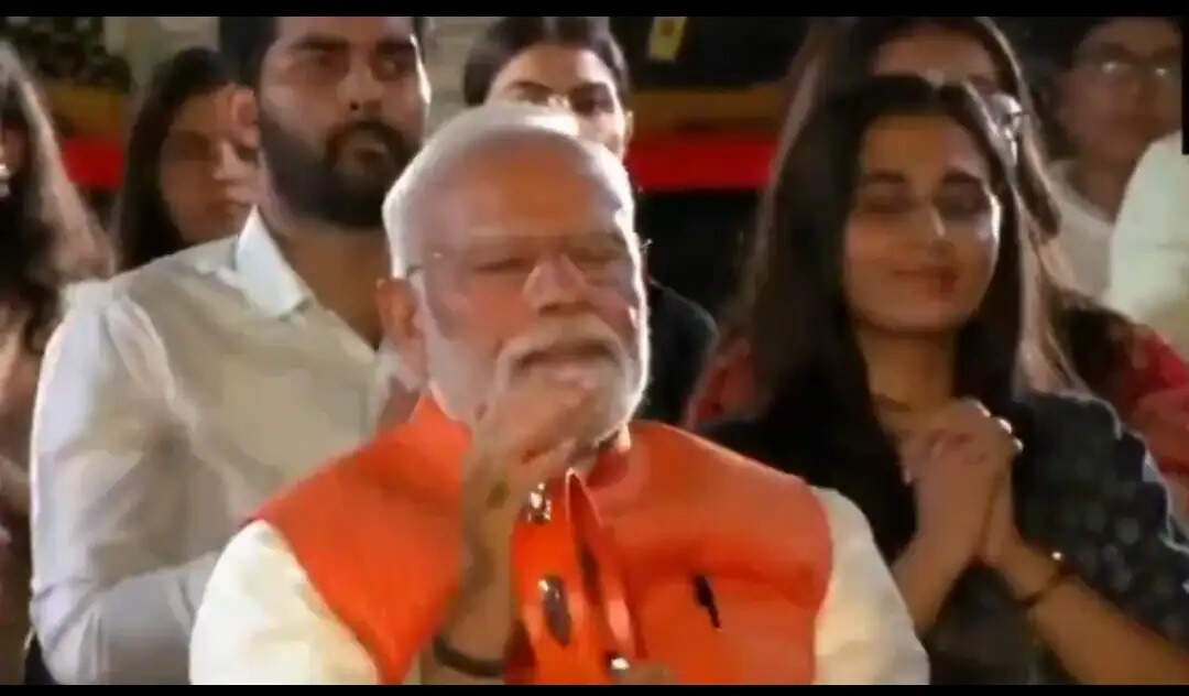 दीनदयाल जयंती पर भजन क्लबिंग में शामिल हुए पीएम मोदी