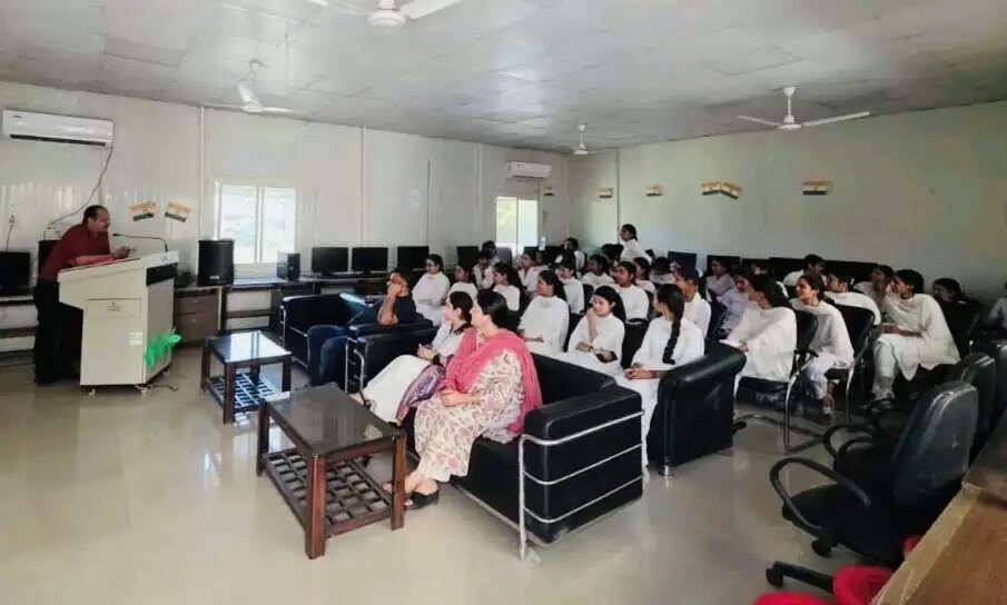 नशा मुक्त भारत अभियान के तहत जीडीसी मढ़हीन में जागरूकता कार्यक्रम, युवाओं से नशे के खिलाफ आगे आने की अपील