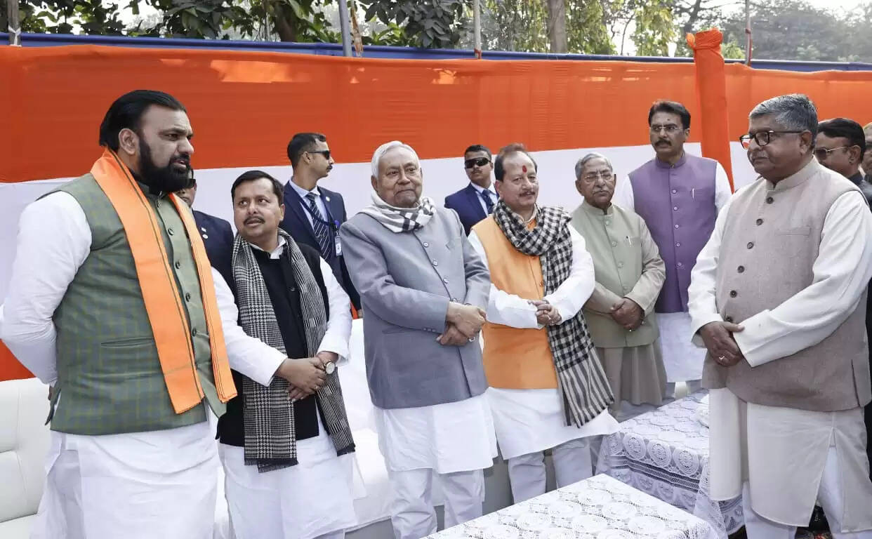 नितिन नवीन के दही-चूड़ा भोज में शामिल हुए मुख्यमंत्री