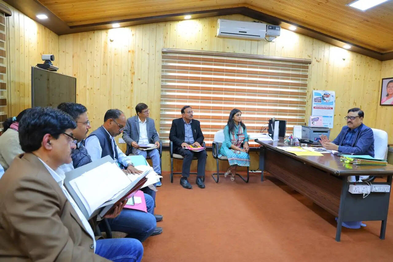 आयुक्त ने पेयजल आपूर्ति ठीक करने के दिए निर्देश