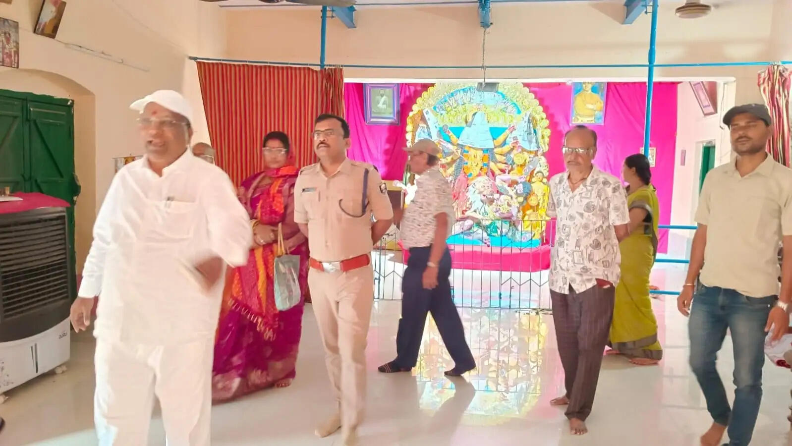 एसपी ने पूजा पंडालों में सुरक्षा व्यवस्था का लिया जायजा