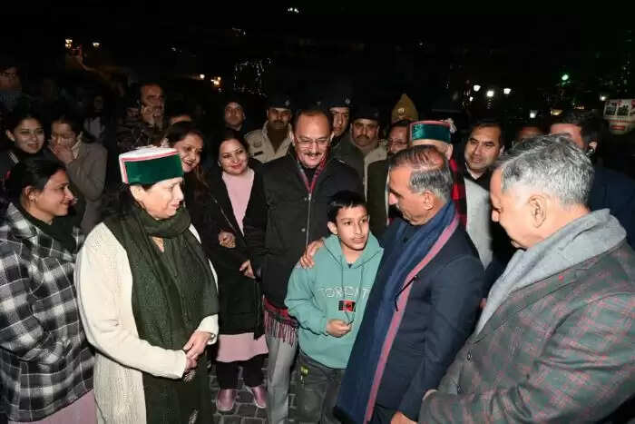 नववर्ष की पूर्व संध्या पर मुख्यमंत्री ने माल रोड और रिज का किया भ्रमण