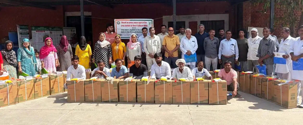 हिसार : उन्नत तकनीकें अपनाकर कपास का औसत उत्पादन बढ़ाएं व बैटरी चालित पंप का प्रयोग करें : डॉ. राजबीर गर्ग