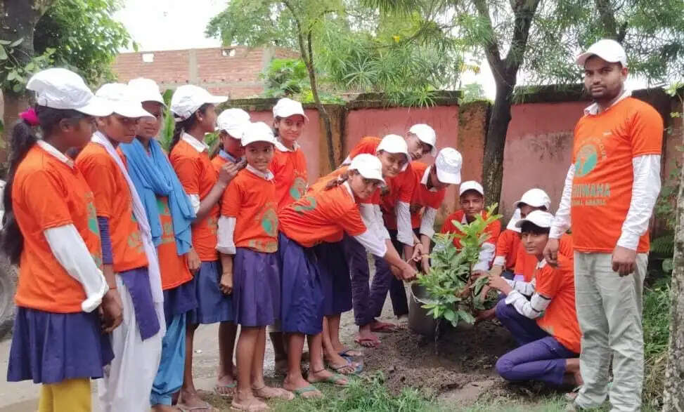 एक वृक्ष मां के नाम अभियान के तहत वृक्षारोपण