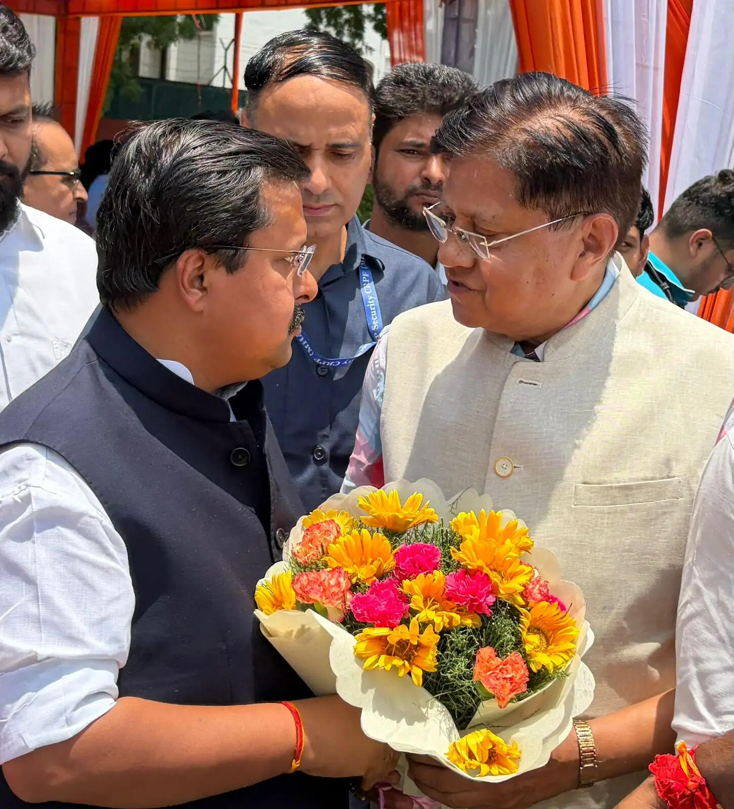 श्यामा प्रसाद मुखर्जी शोध संस्थान के गृह प्रवेश पर भाजपा के राष्ट्रीय अध्यक्ष नितिन नवीन से मिले डॉ विशेष गुप्ता
