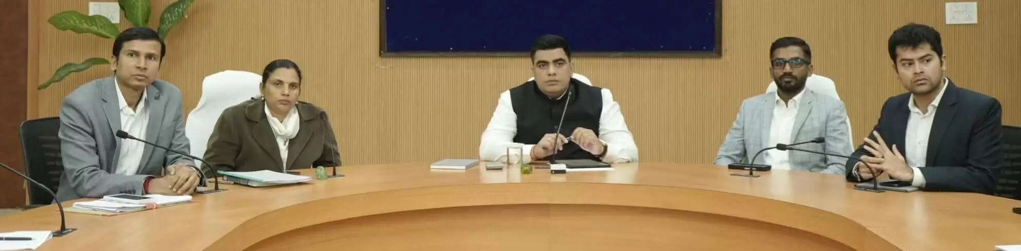 नवपदस्थ कलेक्टर कुणाल दुदावत ने ली जिला अधिकारियों की परिचयात्मक बैठक