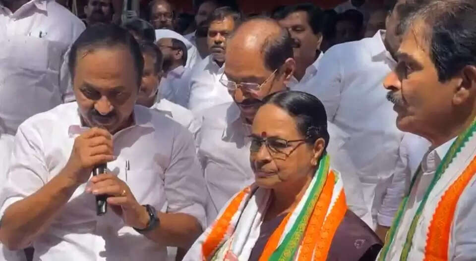 केरल की पूर्व माकपा विधायक पी. आयशा पोट्टी कांग्रेस में शामिल