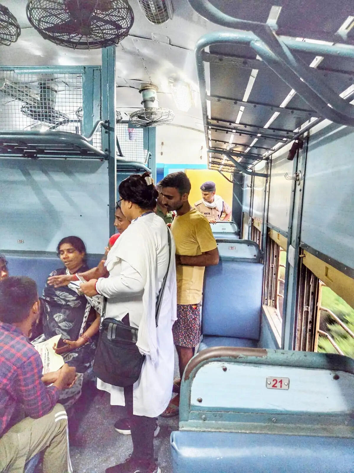 सारण में रेल टिकट जाँच विशेष अभियान में 38 बिना टिकट यात्री धराए