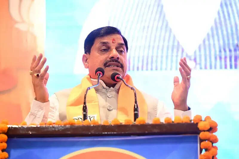 निजी हितों के लिए कांग्रेस ने किए संविधान में मनमाने संशोधनः लक्ष्मीकांत वाजपेयी