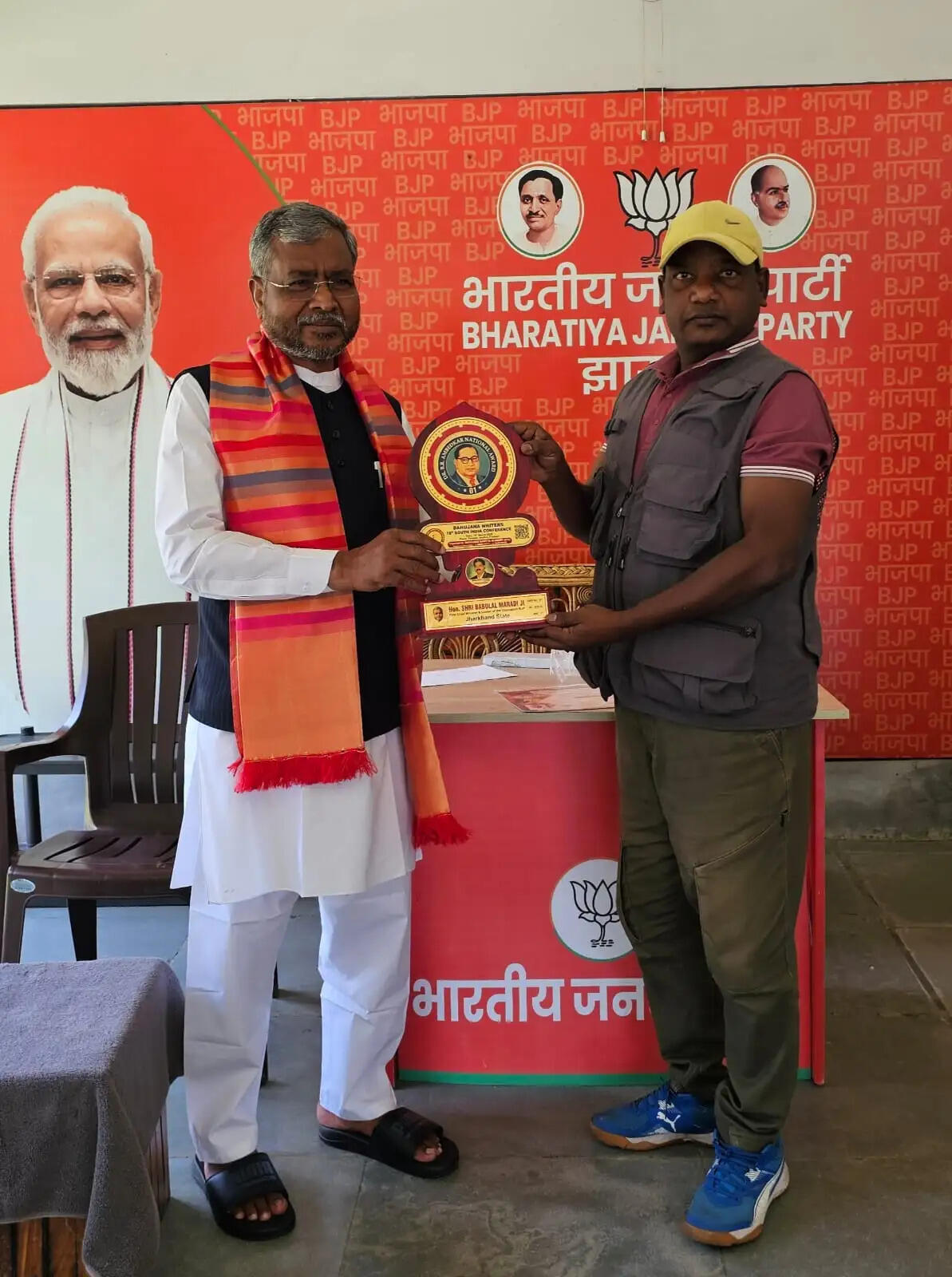 नेता प्रतिपक्ष बाबूलाल मरांडी को राष्ट्रीय अंबेडकर पुरस्कार से किया गया सम्मानित