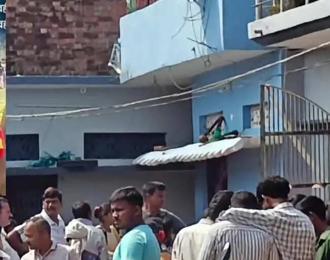 सैनिक का पार्थिव शरीर लेकर लौट रही एंबुलेंस दुर्घटनाग्रस्त, पुत्र समेत चार लोगों की मौत