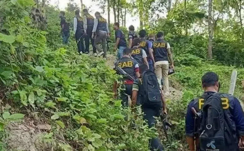 बांग्लादेश में पहाड़ी पर मिला बंदूक बनाने का कारखाना, चार गिरफ्तार