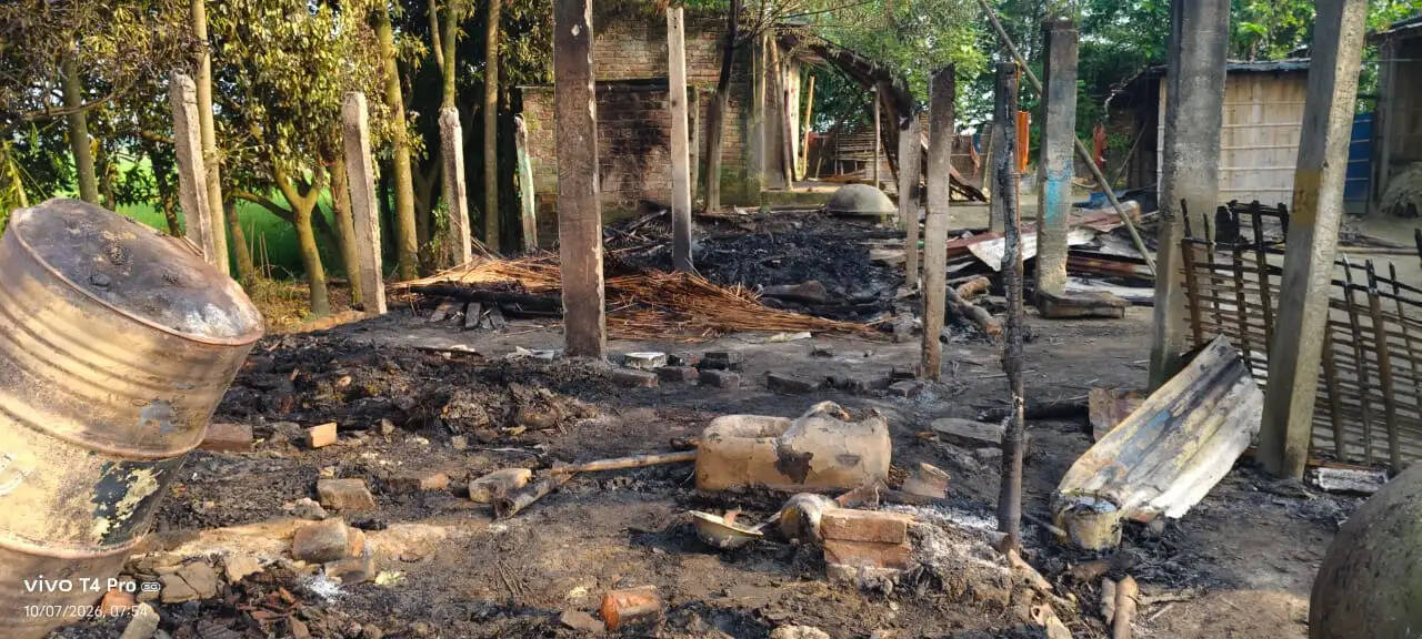 शॉर्ट सर्किट से चार घरों में लगी आग, लाखों की संपत्ति जलकर राख