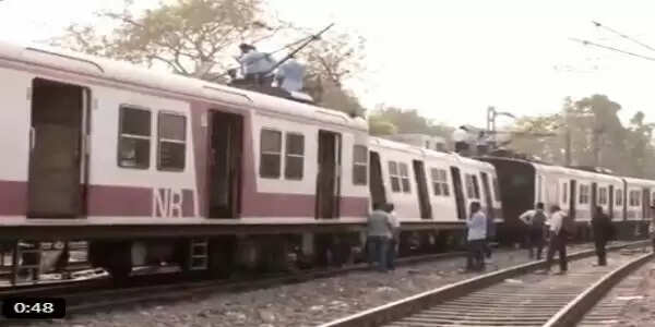 निजामुद्दीन से गाजियाबाद जा रही ट्रेन बेपटरी, कोई हताहत नहीं