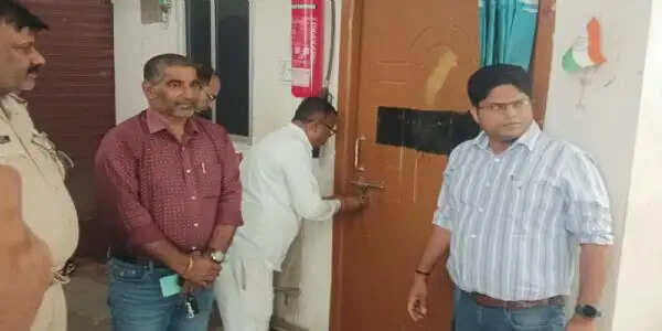 भवानीपुर में अवैध क्लीनिक ‘सवेरा’ पर छापा