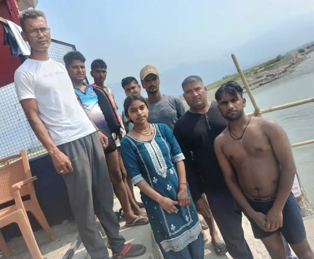 पूर्णागिरि मेले में सतर्कता से टला हादसा, दो सुरक्षित निकाले गए