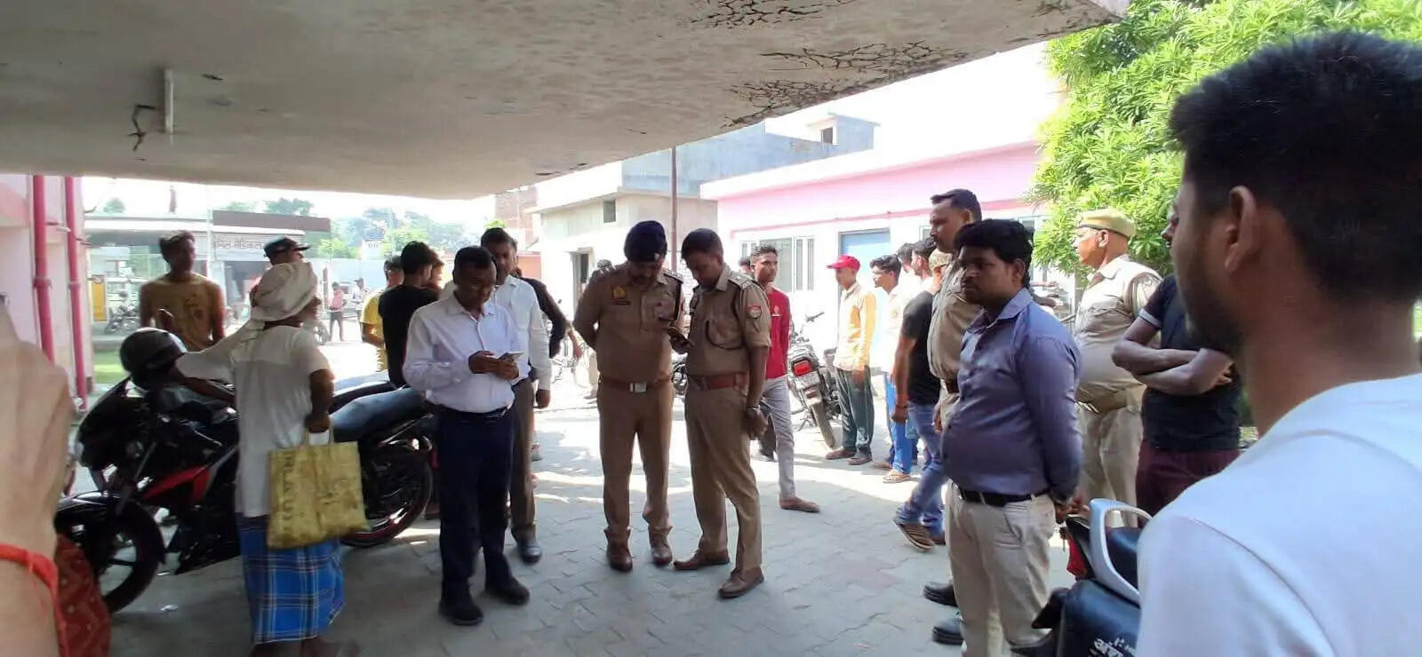 (अपडेट लीड) लखीमपुर-बहराइच नेशनल हाइवे पर ट्रक और मैजिक की टक्कर में दाे महिलाओं सहित दस मजदूरों की मौत
