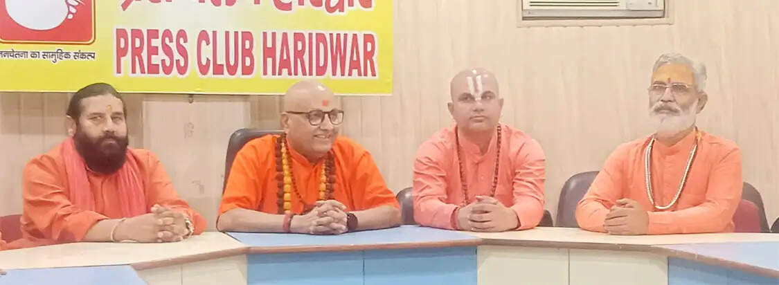 चार-छह लोगों के भरोसे नहीं सफल होगा कुंभ, संत आश्रम परिषद का मेला प्रशासन पर निशाना