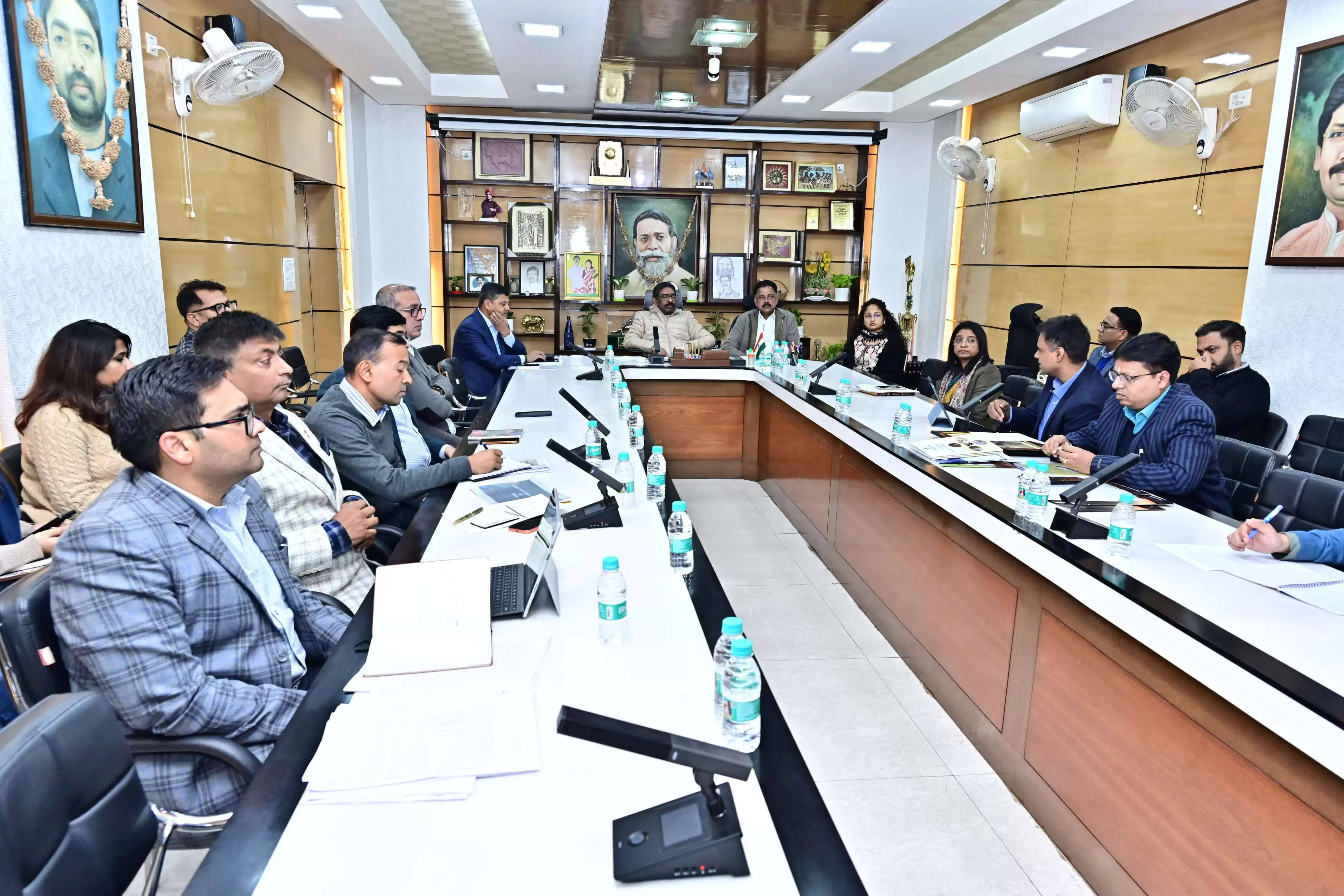 मुख्यमंत्री हेमंत ने की दावोस और लंदन दौरे की तैयारियों की समीक्षा