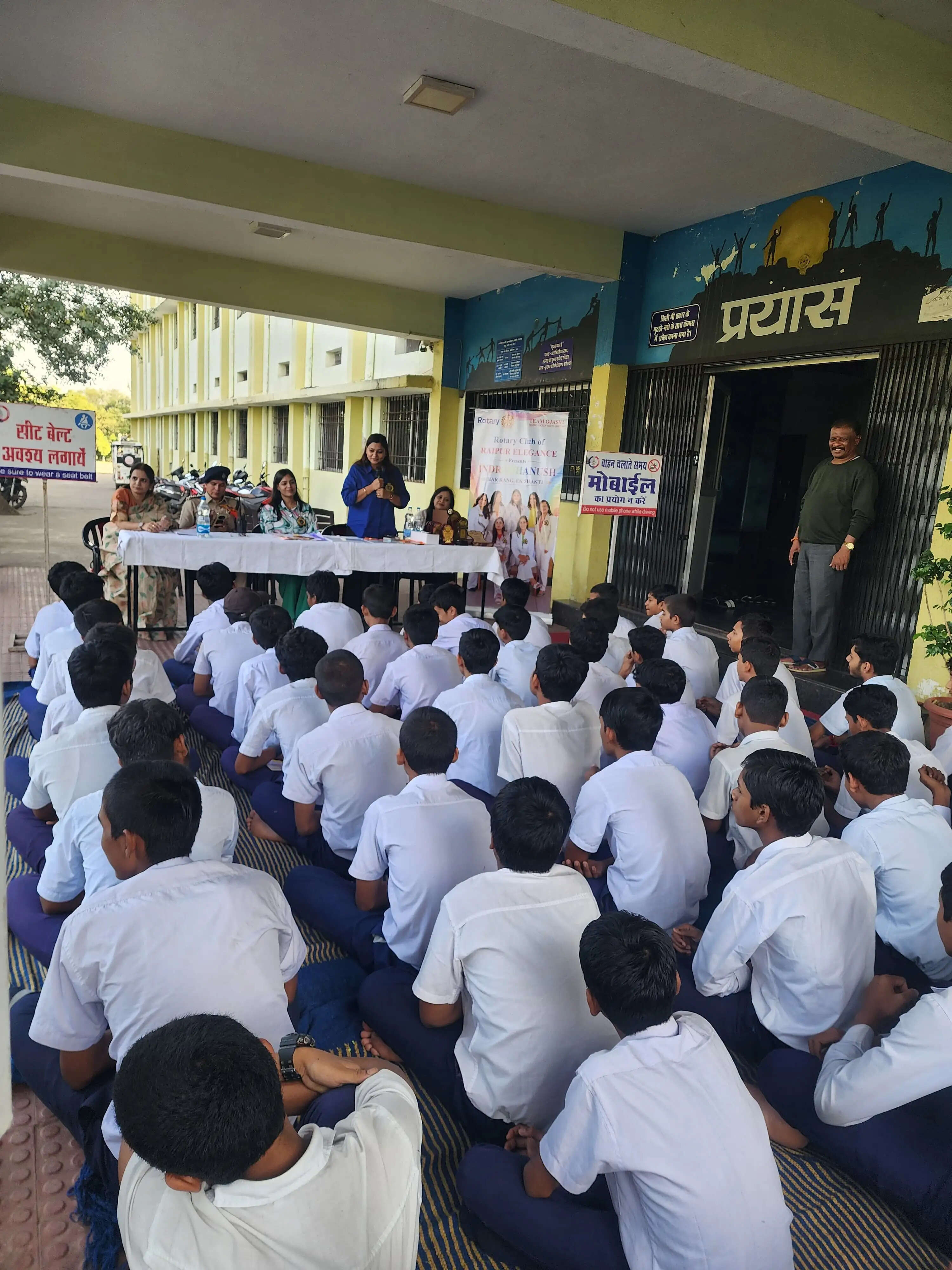 प्रयास विद्यालय में यातायात एवं साइबर जागरूकता कार्यक्रम आयोजित, 300 विद्यार्थी हुए लाभान्वित