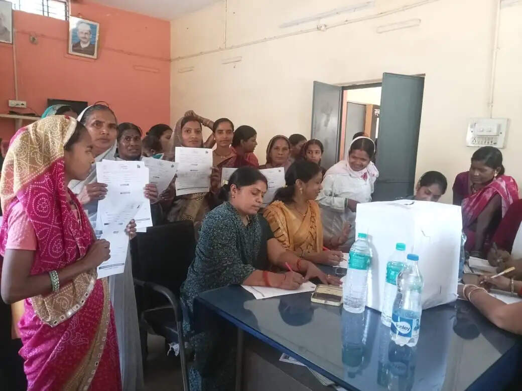 सुशासन तिहार से मांग, समस्या के निराकरण का प्रयास, लोग कर रहे आवेदन