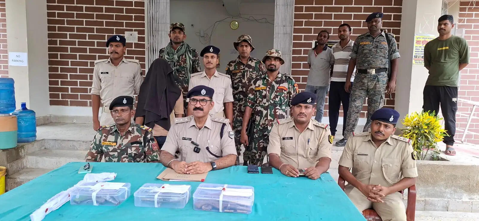अवैध मिनी गन फैक्ट्री का भंडाफोड़, भारी मात्रा में हथियार और लेथ मशीन बरामद