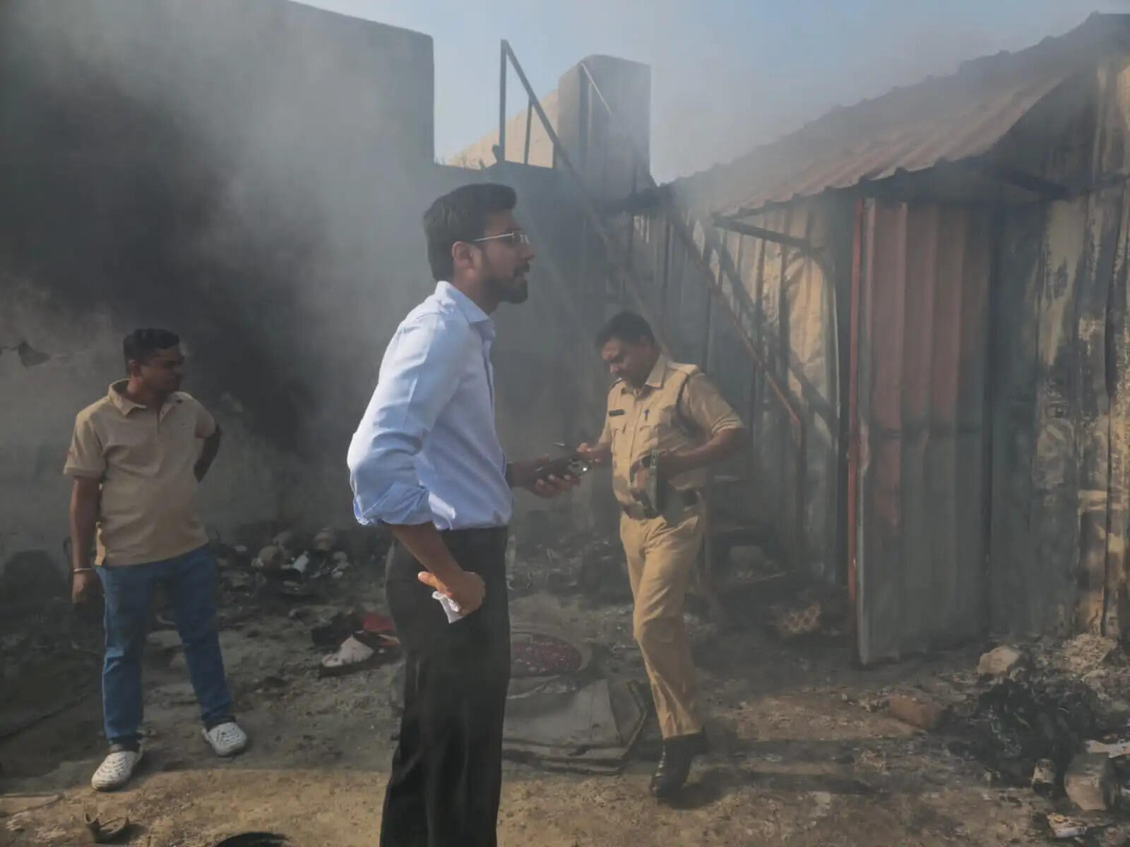रायपुर के पंडरी स्थित महालक्ष्मी मार्केट में लगी आग पर पाया काबू, जनहानि नहीं