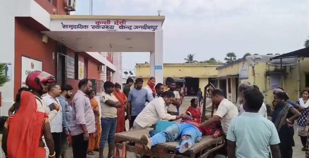 ओवरलोड ट्रैक्टर ने बाइक को मारी टक्कर, नेशनल बॉक्सिंग रेफरी सह शिक्षिका पूजा की मौत