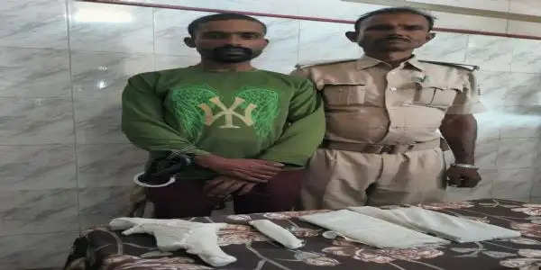 सिमराहा ओपी पुलिस ने देशी कट्टा,चाकू और दो बाइक के साथ किया गिरफ्तार