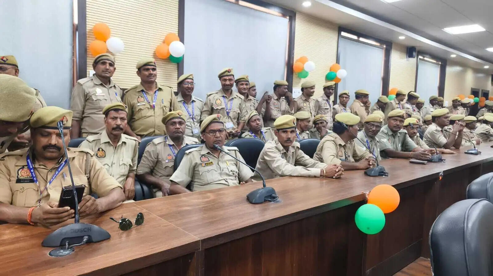 मुख्यमंत्री योगी आदित्यनाथ के कार्यक्रम का वाराणसी में लाइव स्ट्रीमिंग,राज्यमंत्री ने जवानों के साथ सुना संबोधन