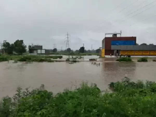 मुरैना : भारी बारिश के कारण सबलगढ़ तहसील का टोंगा तालाब फूटा, 20 गांवों में खतरे का अलर्ट