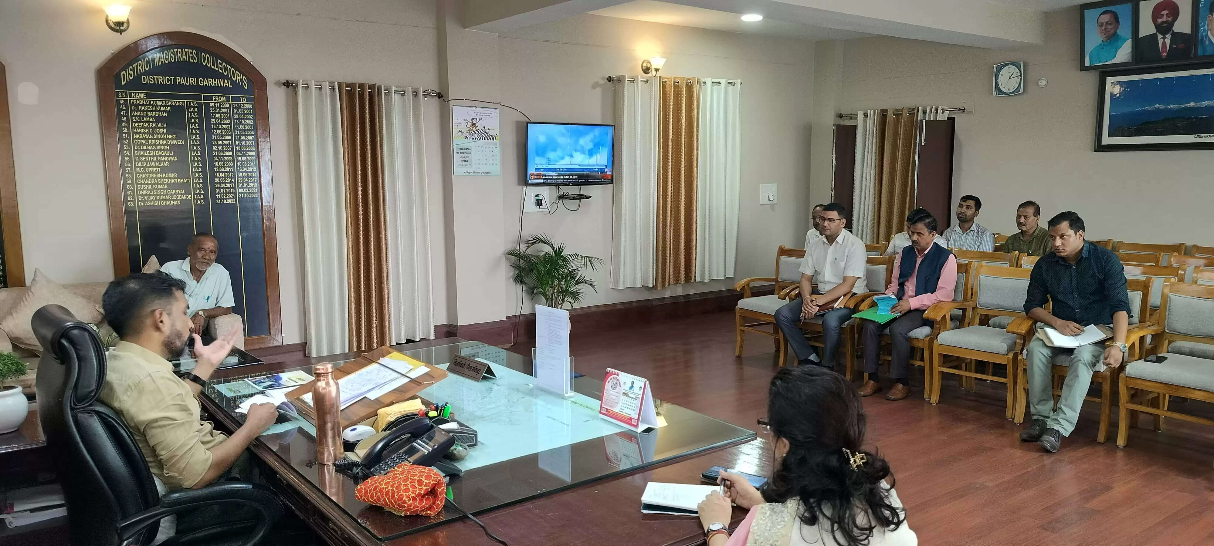 देवलगढ़ मंदिर का पुराना स्वरूप यथावत रहे: जिलाधिकारी