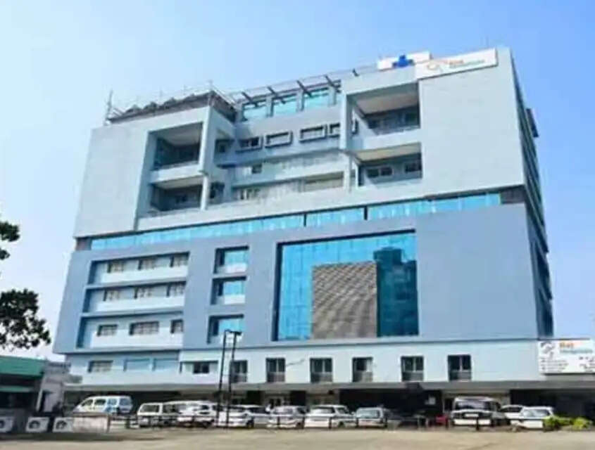 राज अस्पताल मामले में जांच टीम पहुंची अस्पताल, खंगाल रही दस्तावेज और मेडिकल रिकॉर्ड