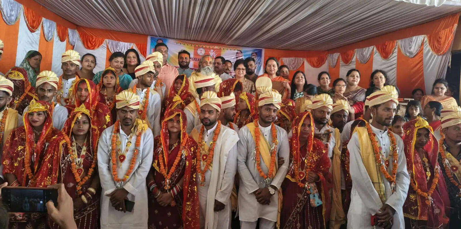 मुख्यमंत्री कन्या विवाह योजना: पारंपरिक रीति-रिवाजों के साथ शिवरीनारायण में 23 जोड़ों का सामूहिक विवाह संपन्न