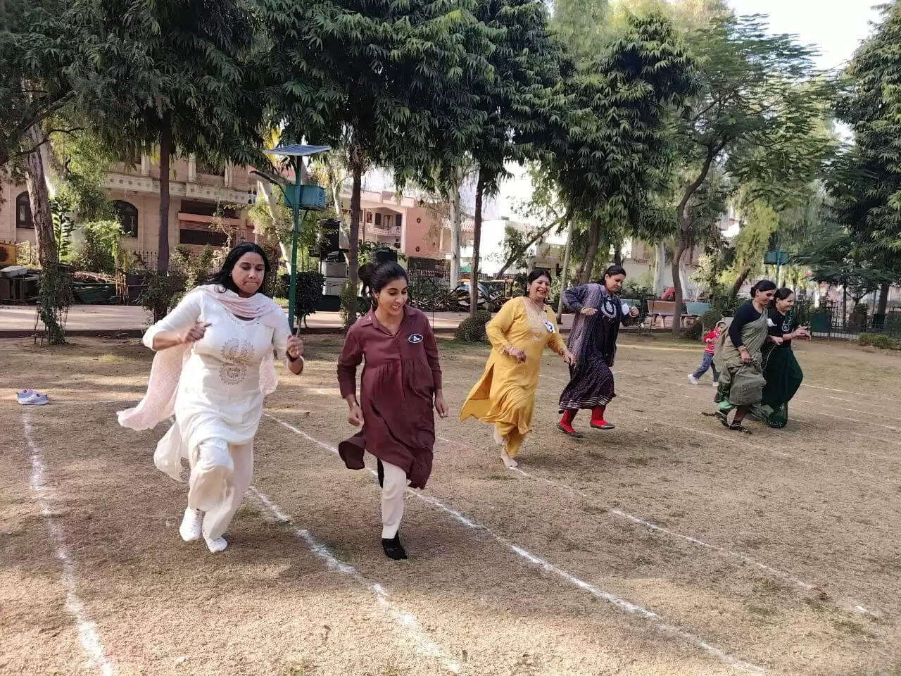 खेल-कूद प्रतियोगिता में महिलाओं ने दिखाया दम