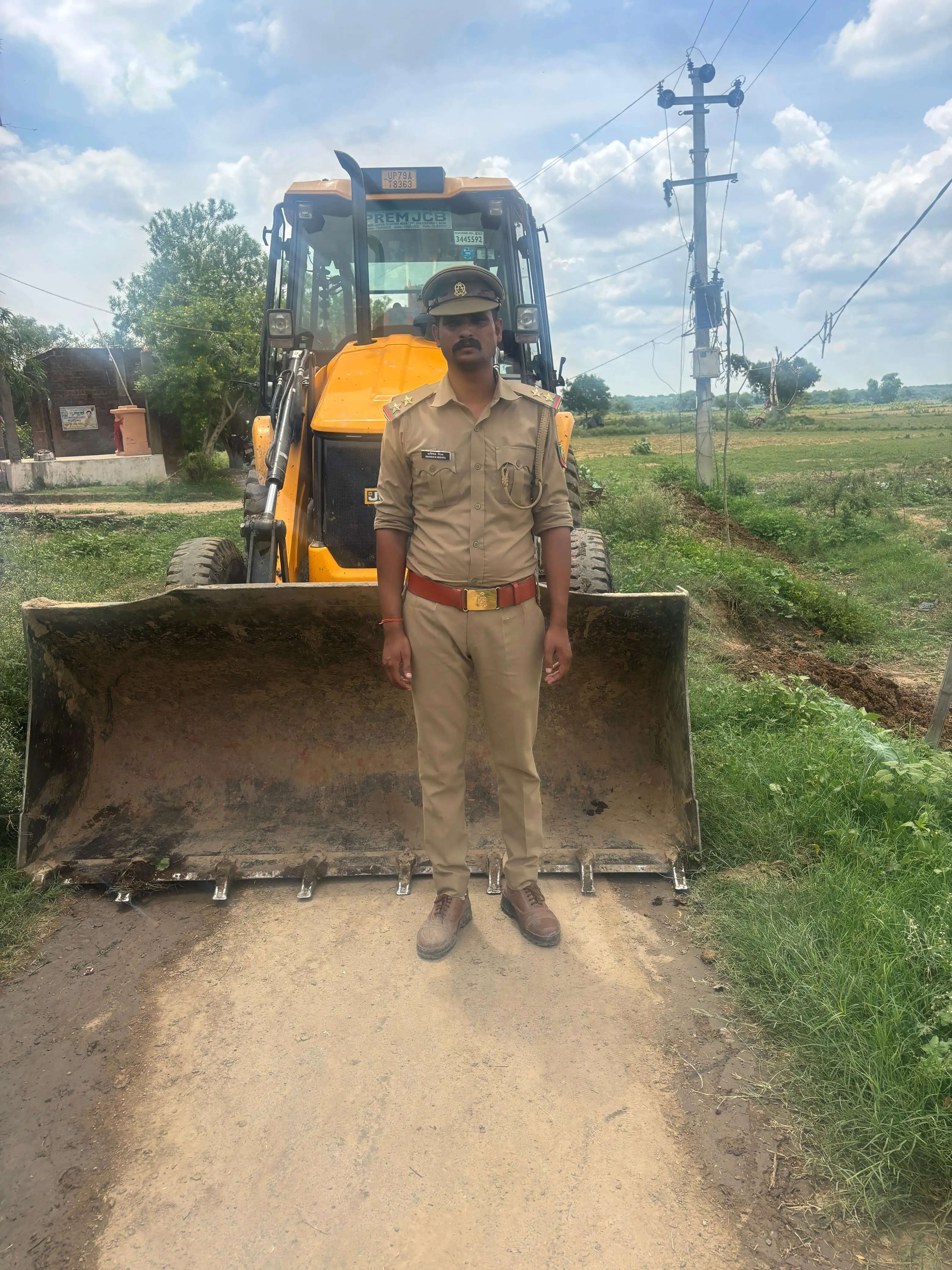 औरैया : ततारपुर कलां में दूसरे दिन भी चला मगरमच्छ के बच्चों का रेस्क्यू, वन विभाग को नहीं मिली सफलता