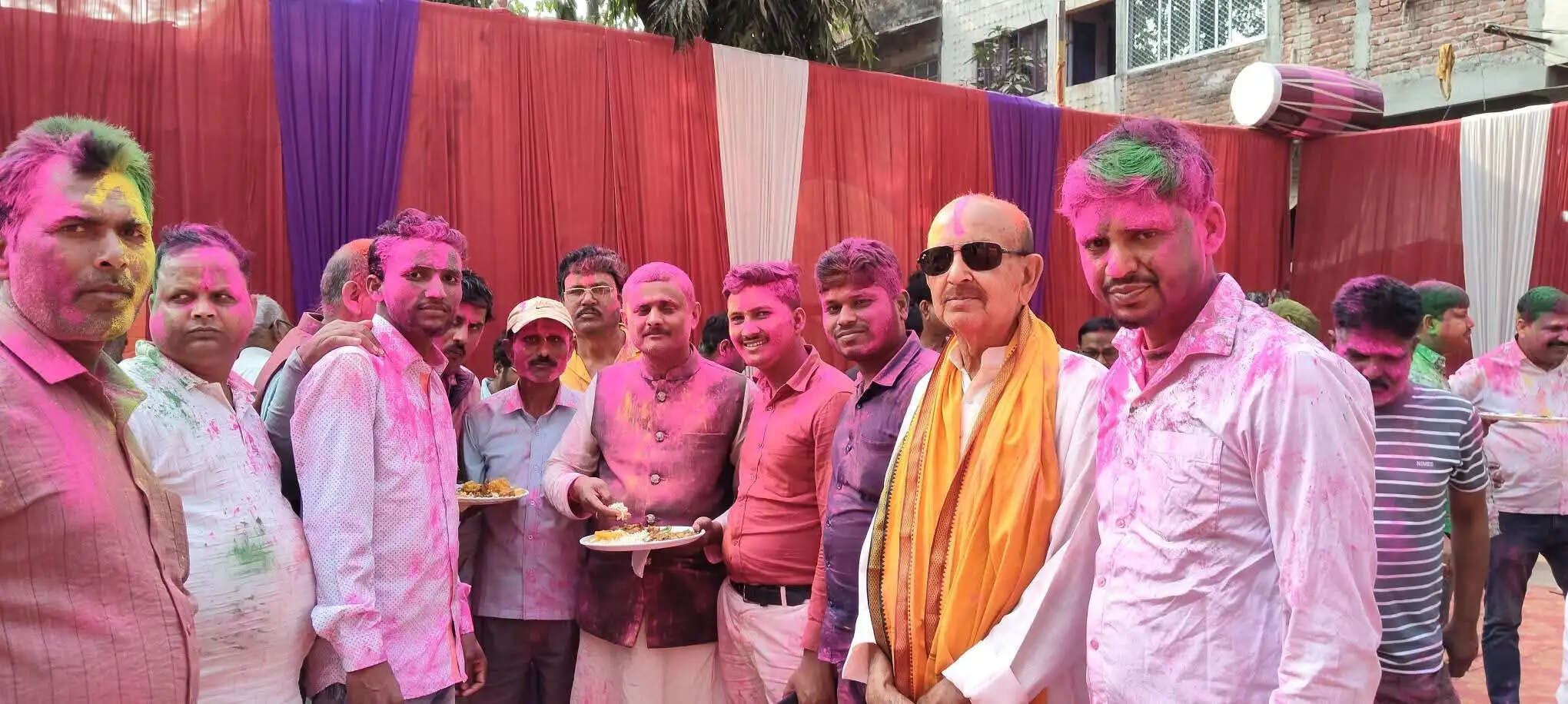 भाजपा नगर कमिटी की होली मिलन समारोह में कार्यकर्ताओं ने जमकर उड़ाए रंग और गुलाल