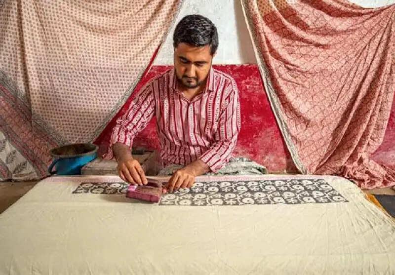 फ्रांस में भारतीय कला-संस्कृति का भव्य प्रदर्शन, 'फोयर डे पेरिस' में लहराया मप्र के “बाग प्रिंट” का परचम